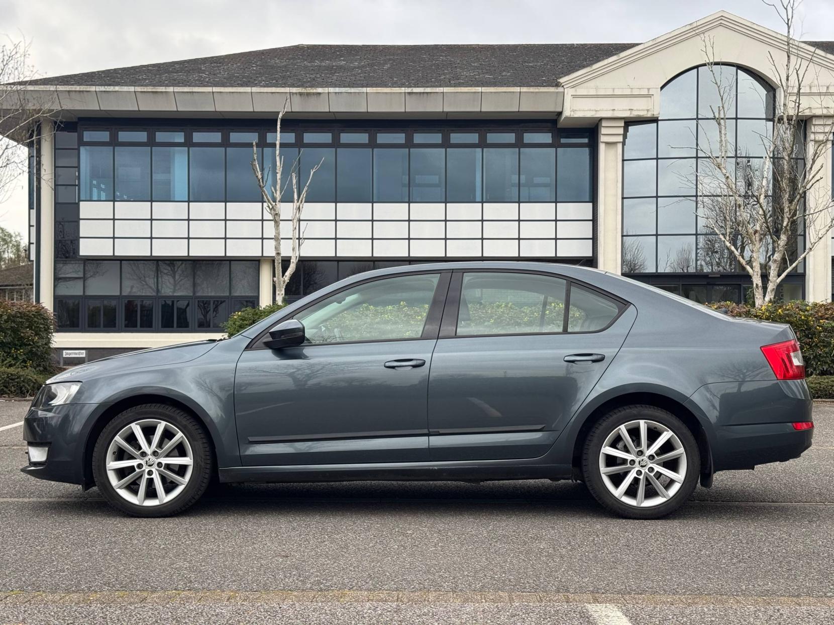 Skoda Octavia 1.4 TSI Elegance Hatchback 5dr Petrol Manual Euro 5 (s/s) (140 ps)