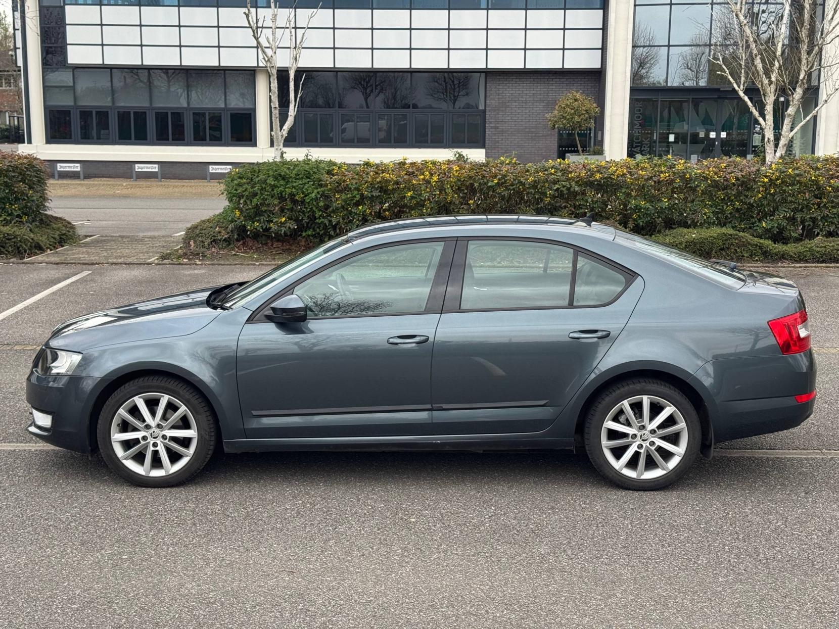 Skoda Octavia 1.4 TSI Elegance Hatchback 5dr Petrol Manual Euro 5 (s/s) (140 ps)