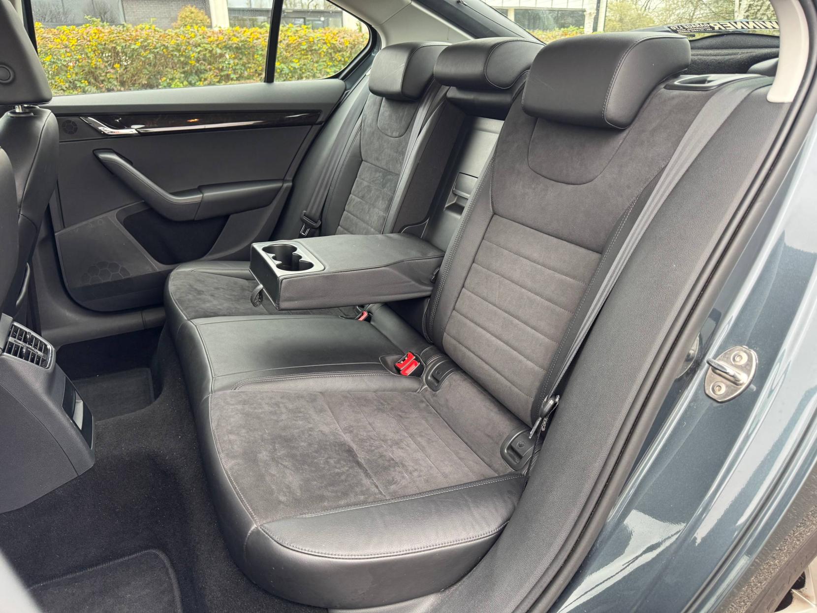 Skoda Octavia 1.4 TSI Elegance Hatchback 5dr Petrol Manual Euro 5 (s/s) (140 ps)