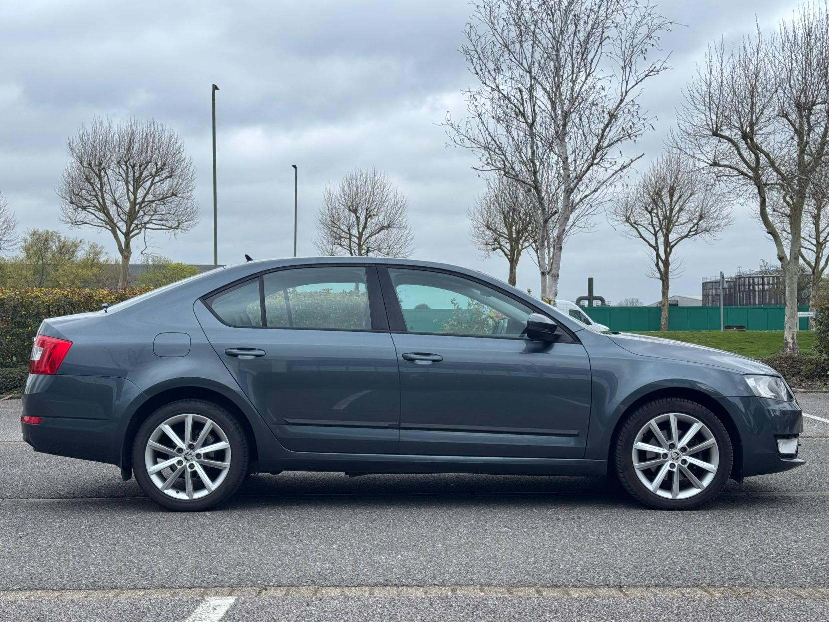 Skoda Octavia 1.4 TSI Elegance Hatchback 5dr Petrol Manual Euro 5 (s/s) (140 ps)