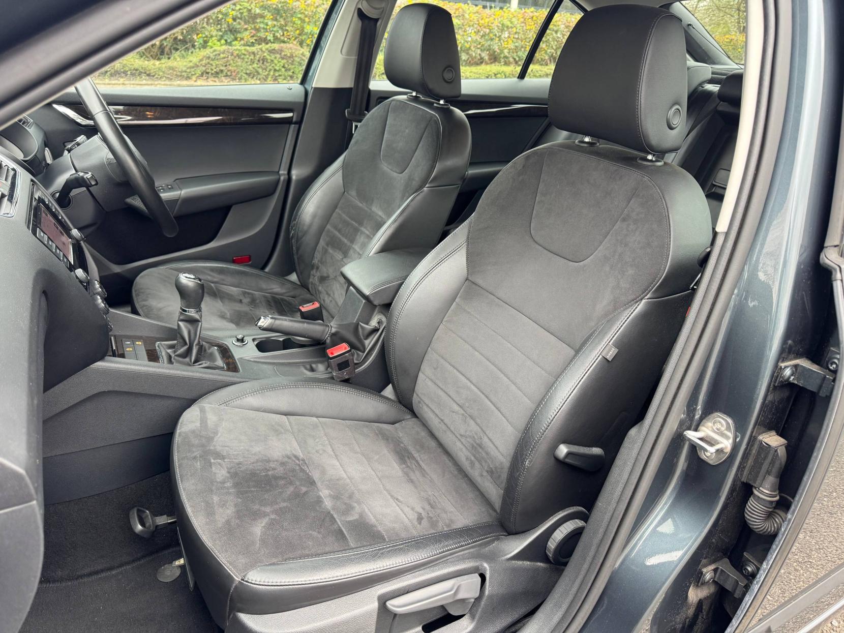 Skoda Octavia 1.4 TSI Elegance Hatchback 5dr Petrol Manual Euro 5 (s/s) (140 ps)