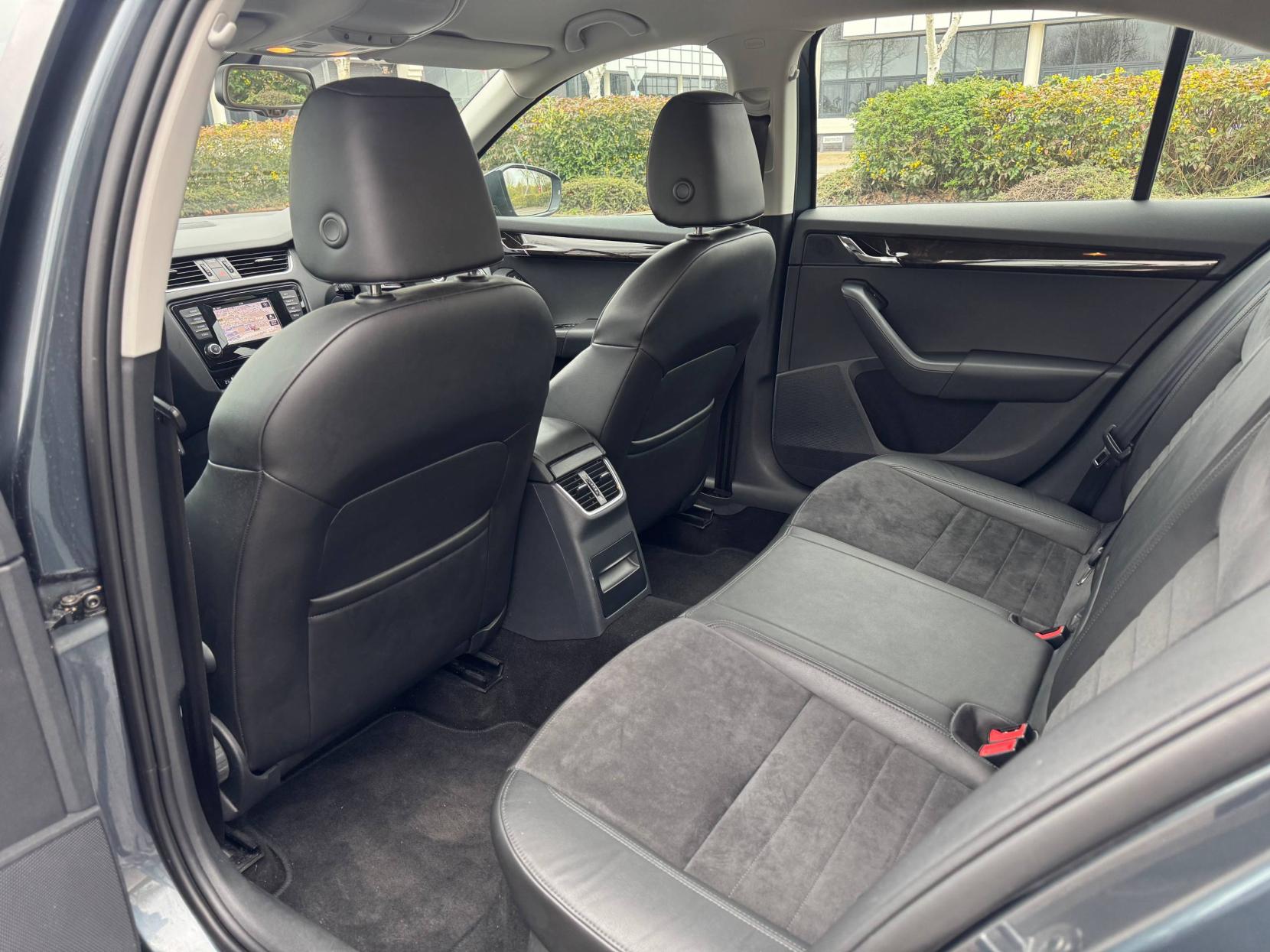 Skoda Octavia 1.4 TSI Elegance Hatchback 5dr Petrol Manual Euro 5 (s/s) (140 ps)