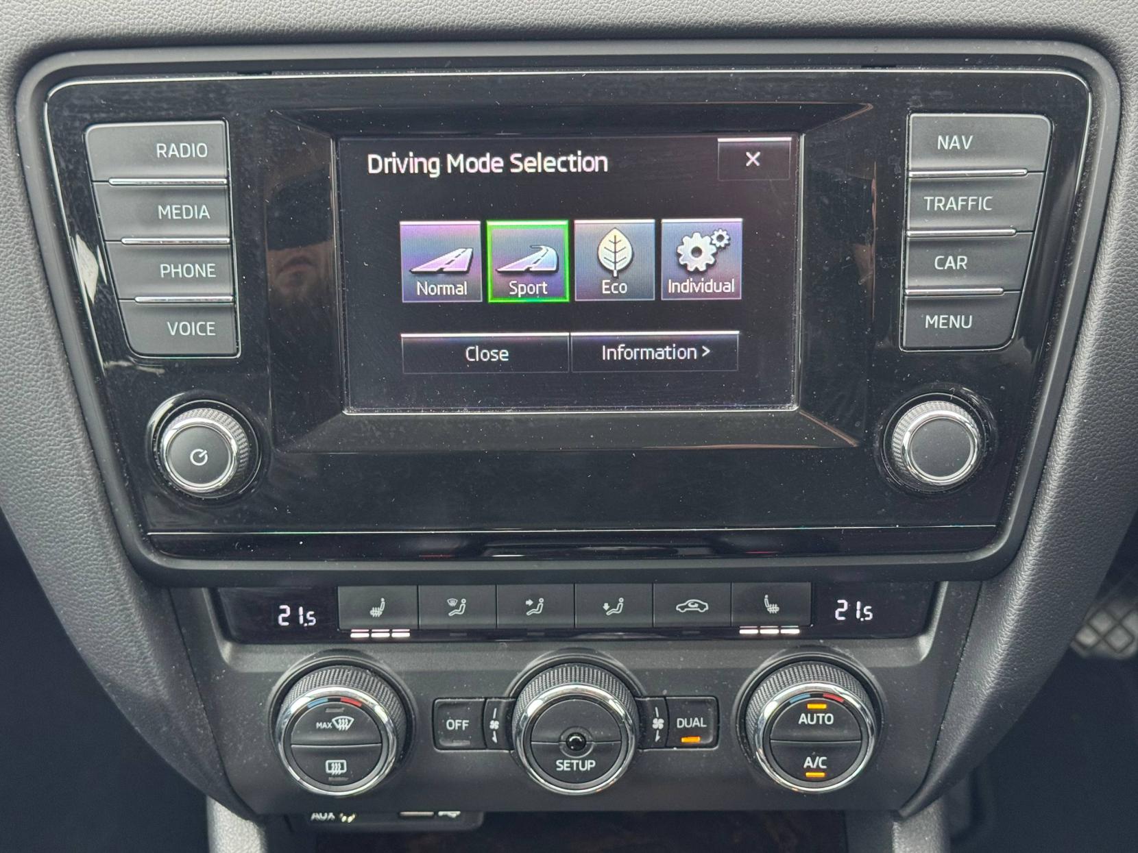 Skoda Octavia 1.4 TSI Elegance Hatchback 5dr Petrol Manual Euro 5 (s/s) (140 ps)