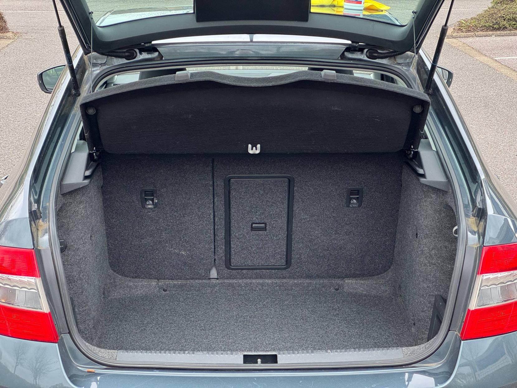 Skoda Octavia 1.4 TSI Elegance Hatchback 5dr Petrol Manual Euro 5 (s/s) (140 ps)