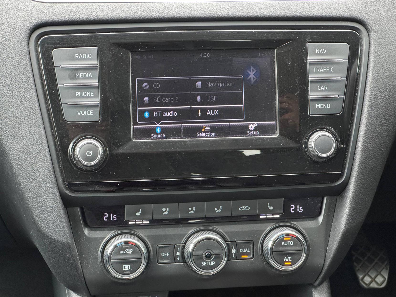 Skoda Octavia 1.4 TSI Elegance Hatchback 5dr Petrol Manual Euro 5 (s/s) (140 ps)