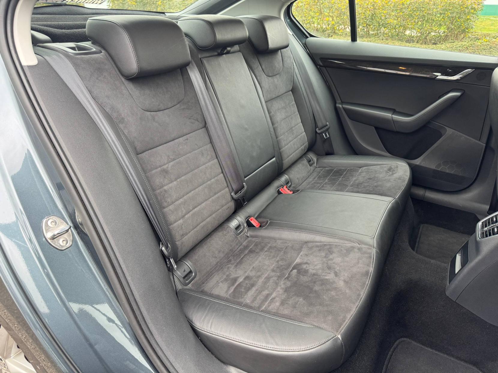 Skoda Octavia 1.4 TSI Elegance Hatchback 5dr Petrol Manual Euro 5 (s/s) (140 ps)