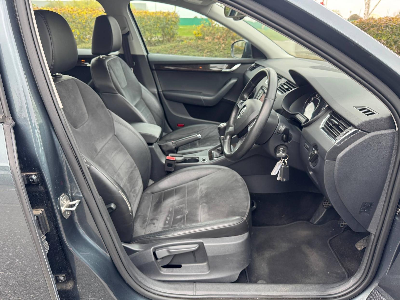 Skoda Octavia 1.4 TSI Elegance Hatchback 5dr Petrol Manual Euro 5 (s/s) (140 ps)