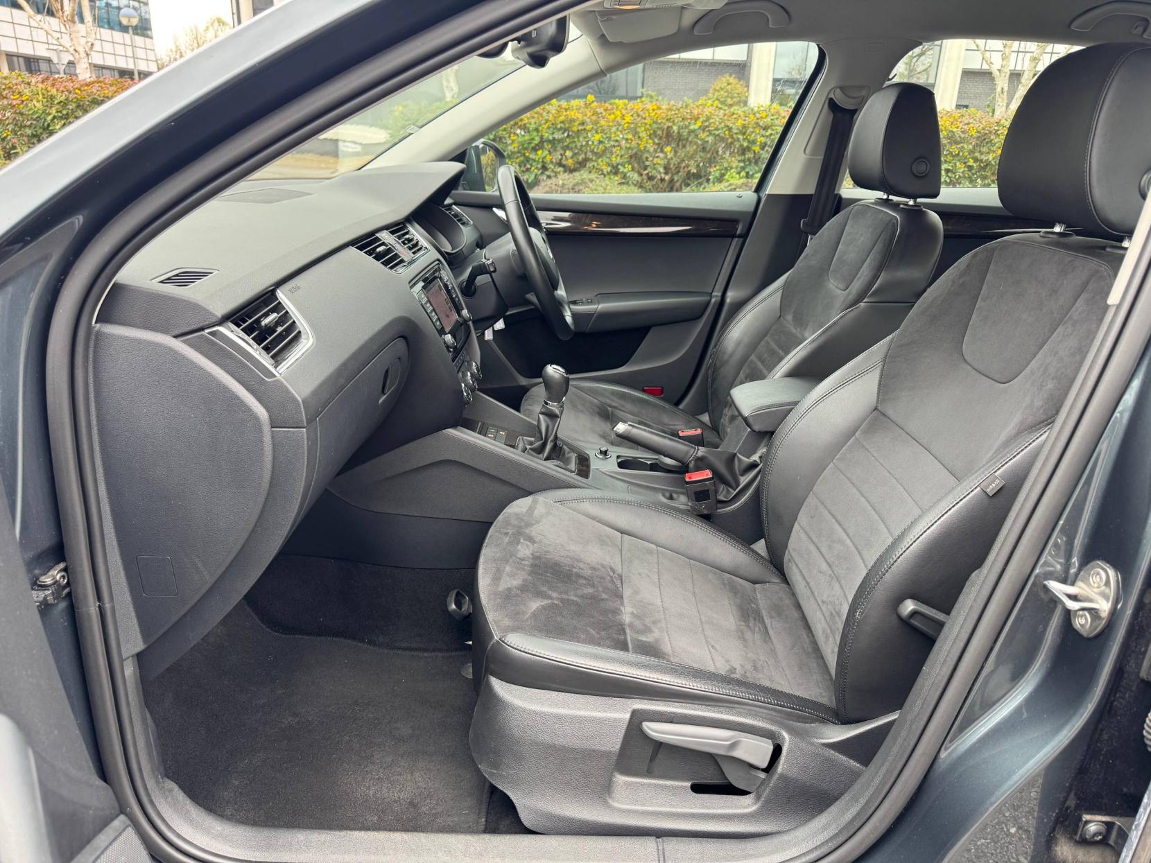 Skoda Octavia 1.4 TSI Elegance Hatchback 5dr Petrol Manual Euro 5 (s/s) (140 ps)