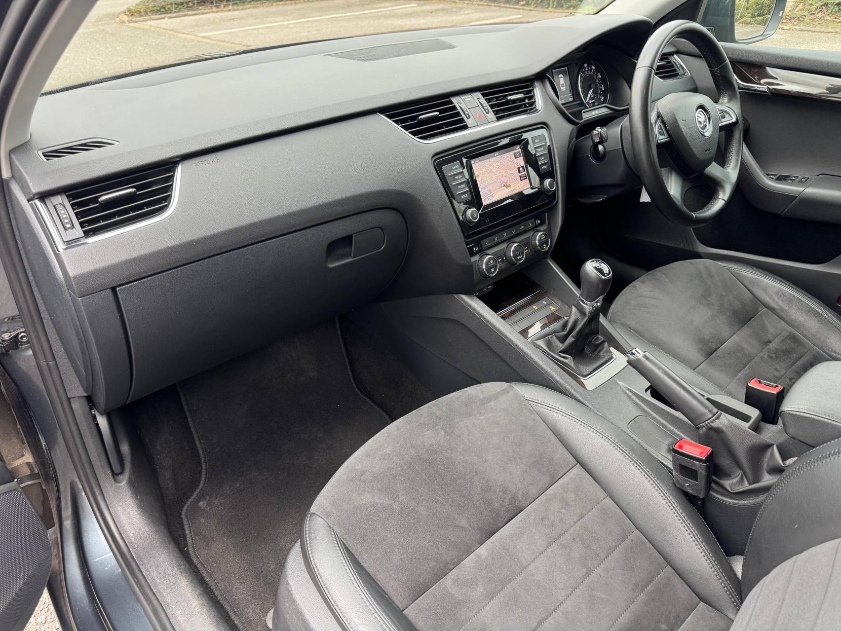 Skoda Octavia 1.4 TSI Elegance Hatchback 5dr Petrol Manual Euro 5 (s/s) (140 ps)