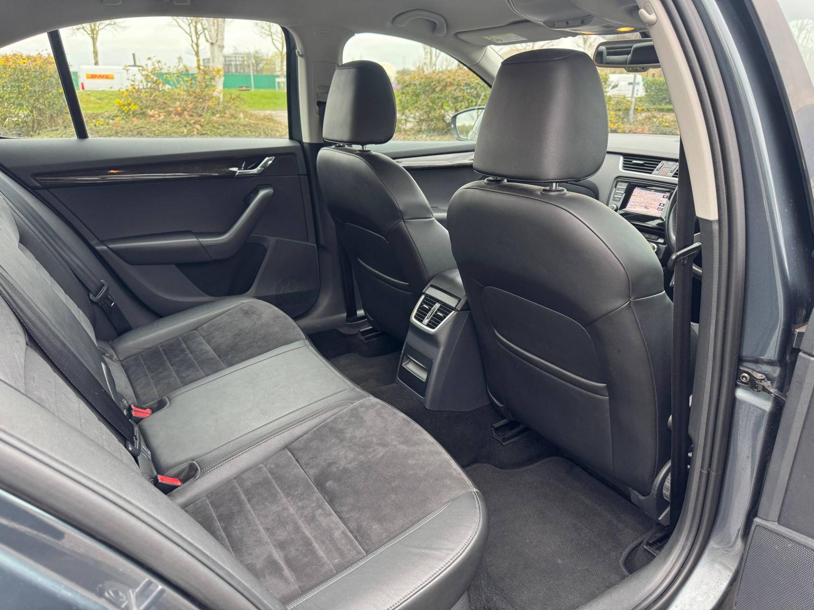 Skoda Octavia 1.4 TSI Elegance Hatchback 5dr Petrol Manual Euro 5 (s/s) (140 ps)