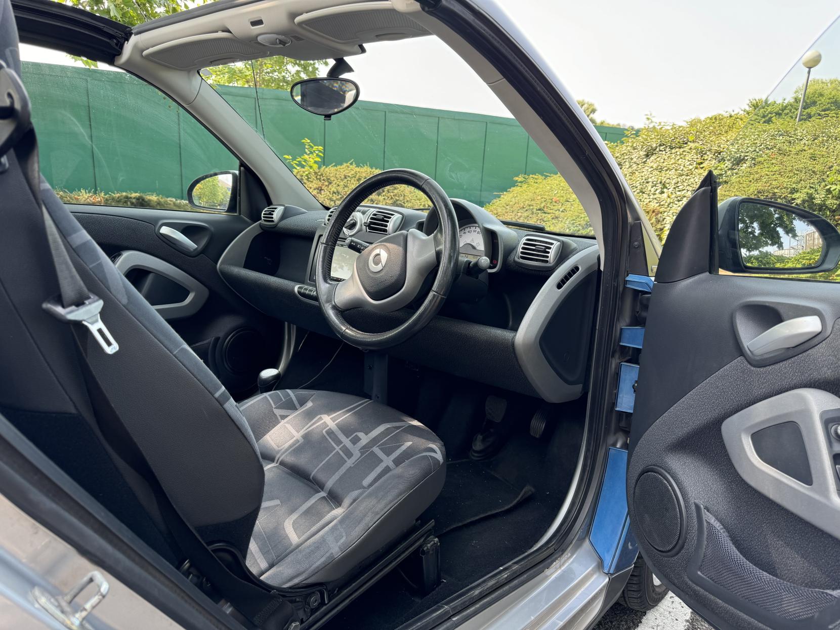 Smart fortwo 1.0 MHD Passion Cabriolet 2dr Petrol Auto Euro 4 (71 bhp)