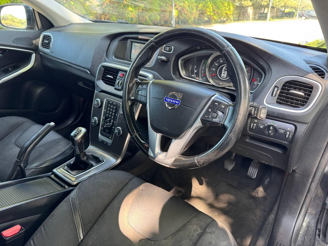 Volvo V40 1.6 D2 SE Hatchback 5dr Diesel Manual Euro 5 (s/s) (115 ps)
