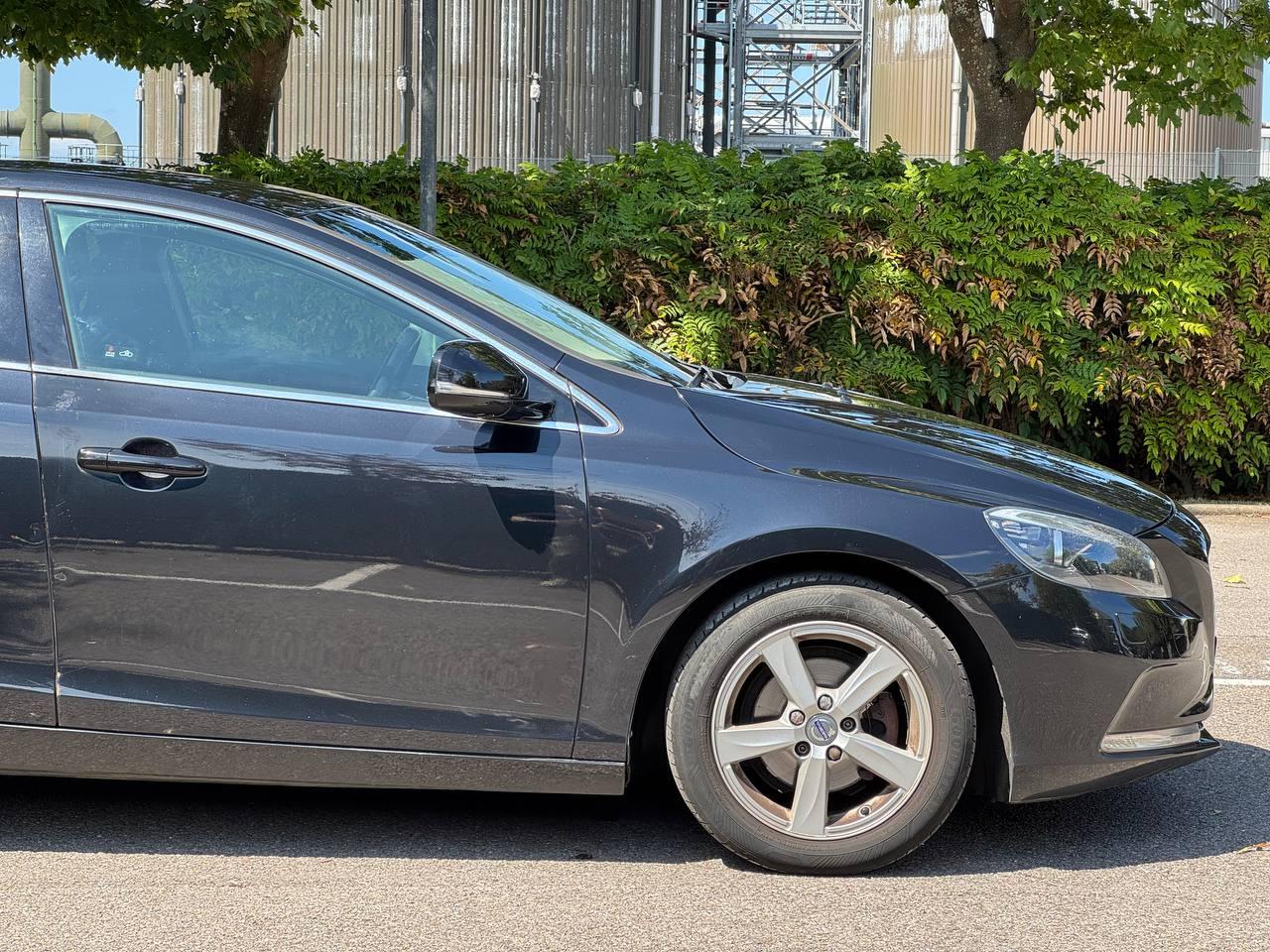 Volvo V40 1.6 D2 SE Hatchback 5dr Diesel Manual Euro 5 (s/s) (115 ps)