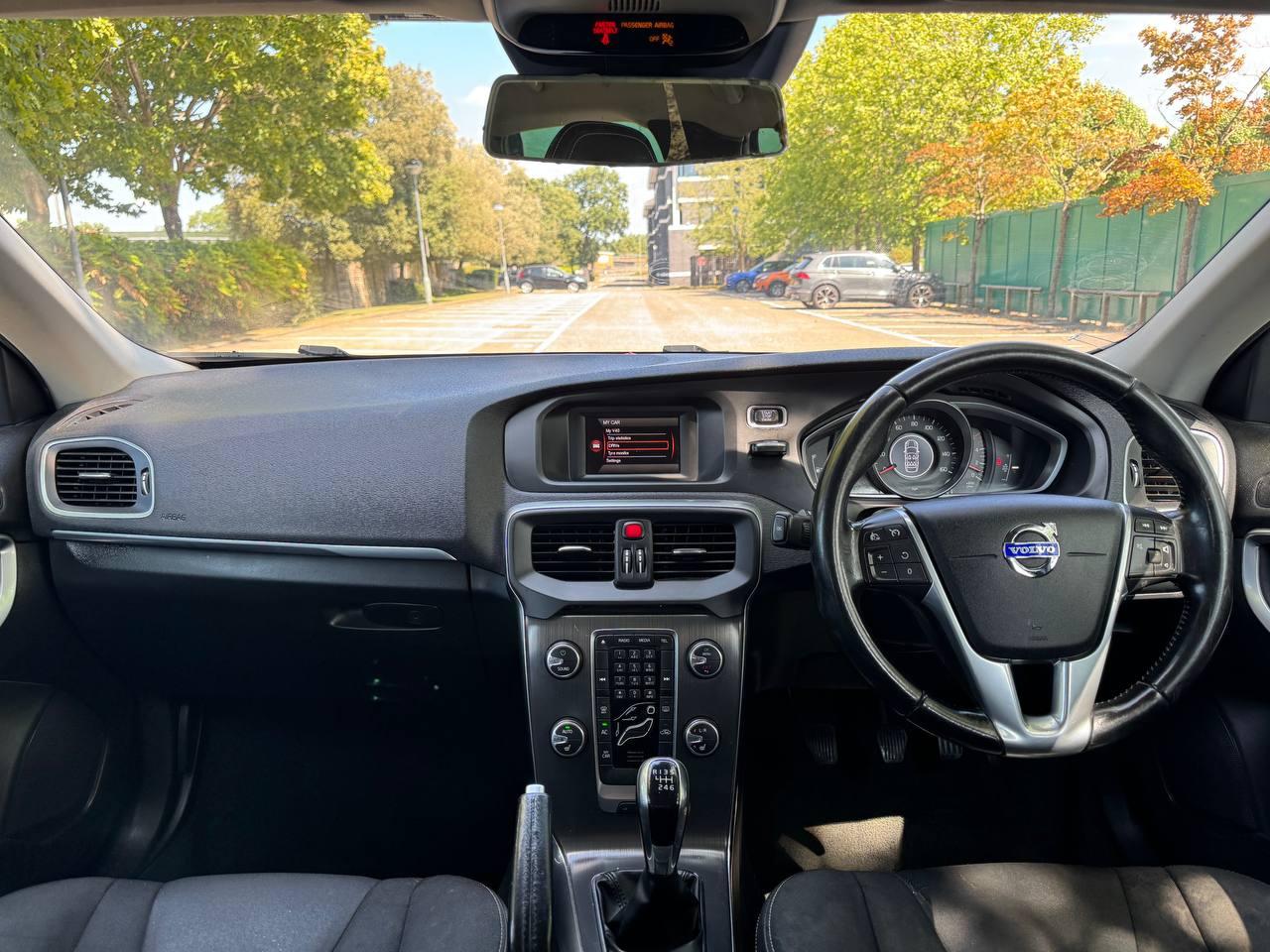 Volvo V40 1.6 D2 SE Hatchback 5dr Diesel Manual Euro 5 (s/s) (115 ps)