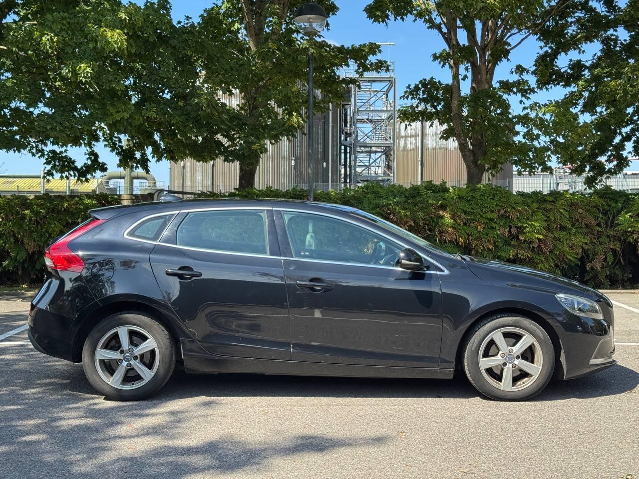 Volvo V40 1.6 D2 SE Hatchback 5dr Diesel Manual Euro 5 (s/s) (115 ps)
