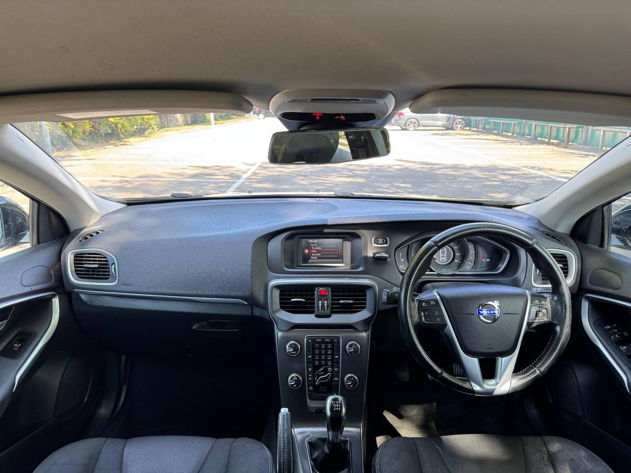 Volvo V40 1.6 D2 SE Hatchback 5dr Diesel Manual Euro 5 (s/s) (115 ps)