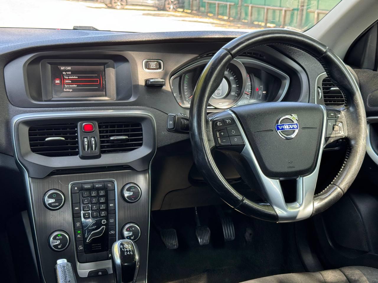 Volvo V40 1.6 D2 SE Hatchback 5dr Diesel Manual Euro 5 (s/s) (115 ps)