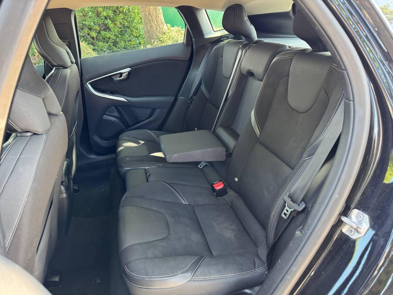 Volvo V40 1.6 D2 SE Hatchback 5dr Diesel Manual Euro 5 (s/s) (115 ps)