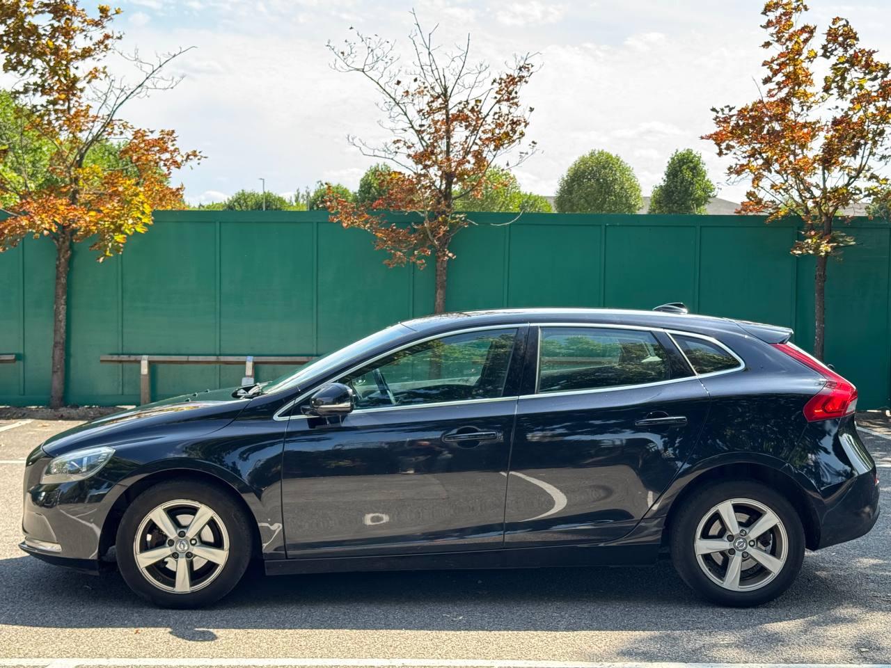 Volvo V40 1.6 D2 SE Hatchback 5dr Diesel Manual Euro 5 (s/s) (115 ps)