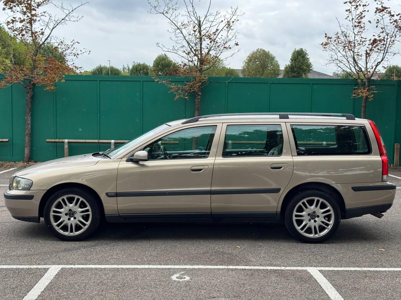 Volvo V70 2.3 T5 SE Estate 5dr Petrol Geartronic (258 g/km, 250 bhp)