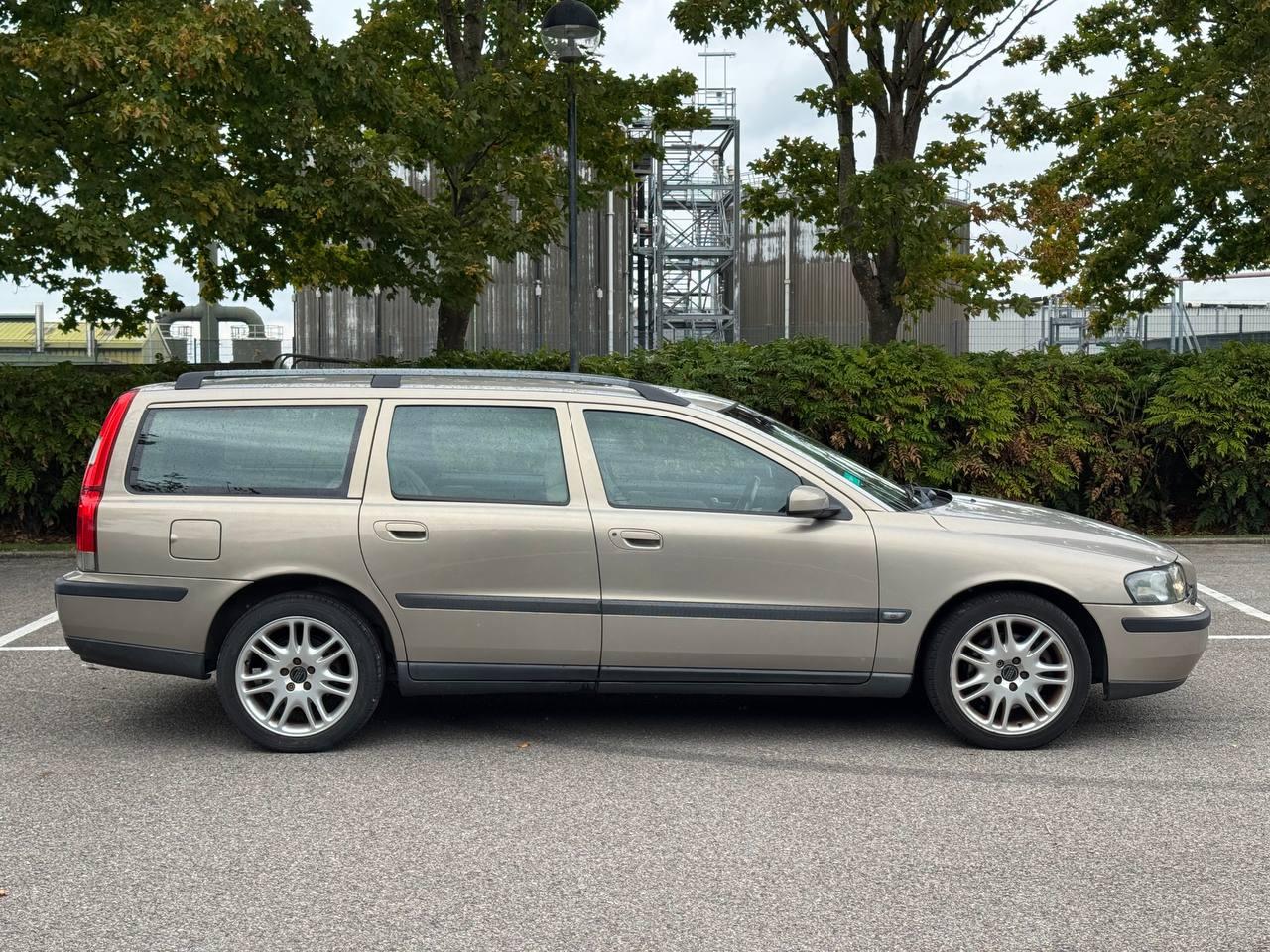 Volvo V70 2.3 T5 SE Estate 5dr Petrol Geartronic (258 g/km, 250 bhp)