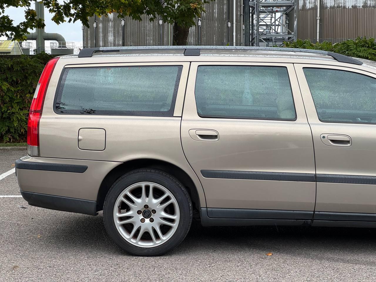 Volvo V70 2.3 T5 SE Estate 5dr Petrol Geartronic (258 g/km, 250 bhp)