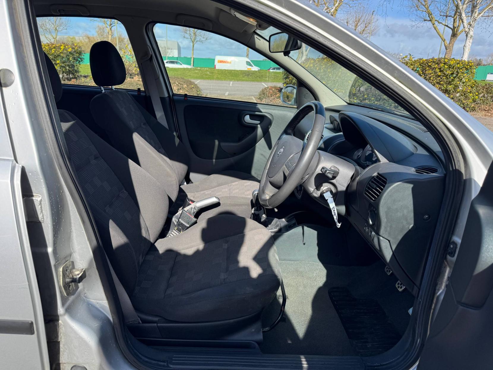 Vauxhall Corsa 1.4i 16v SRi Hatchback 5dr Petrol Manual (a/c) (173 g/km, 89 bhp)