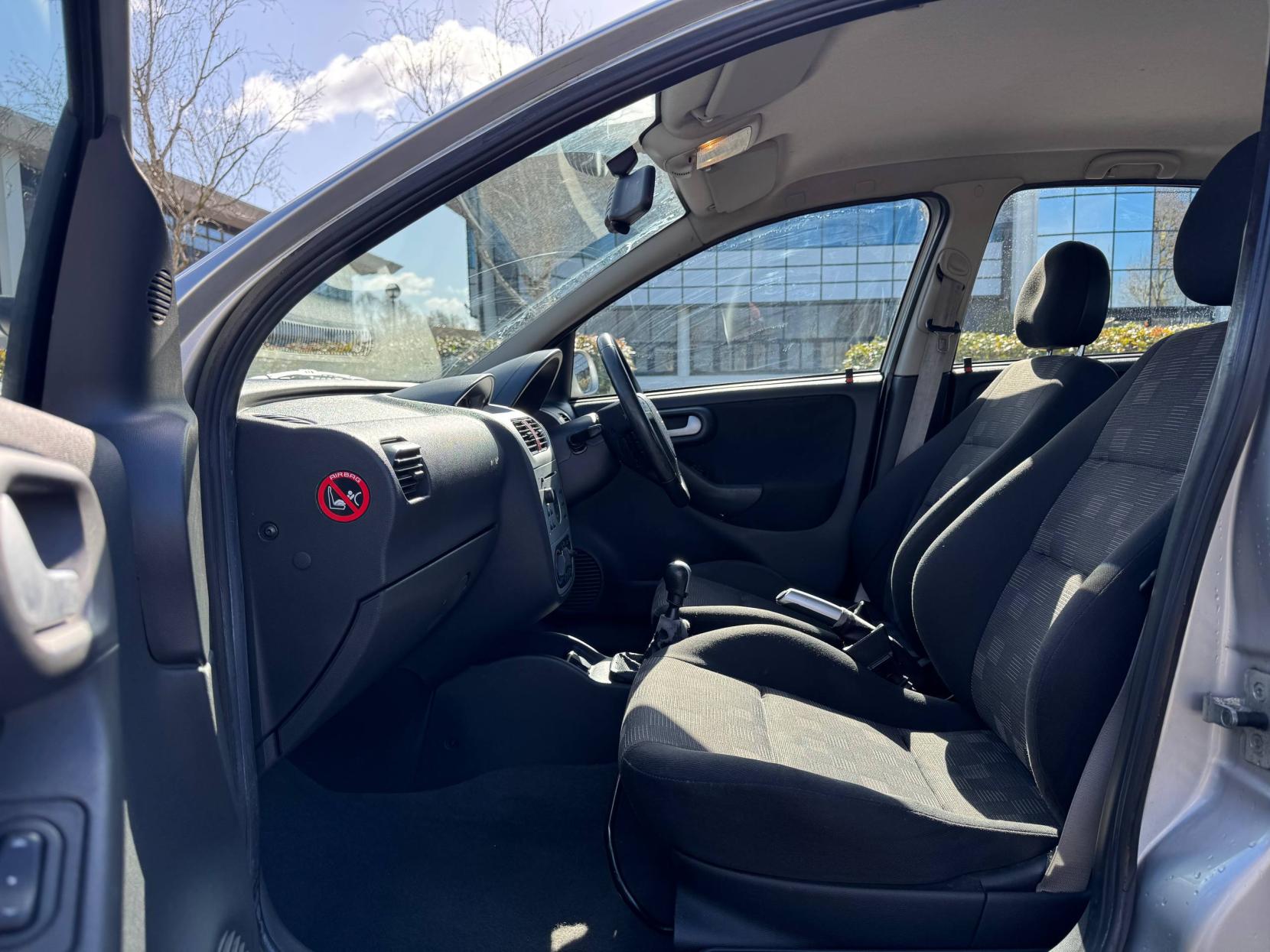 Vauxhall Corsa 1.4i 16v SRi Hatchback 5dr Petrol Manual (a/c) (173 g/km, 89 bhp)