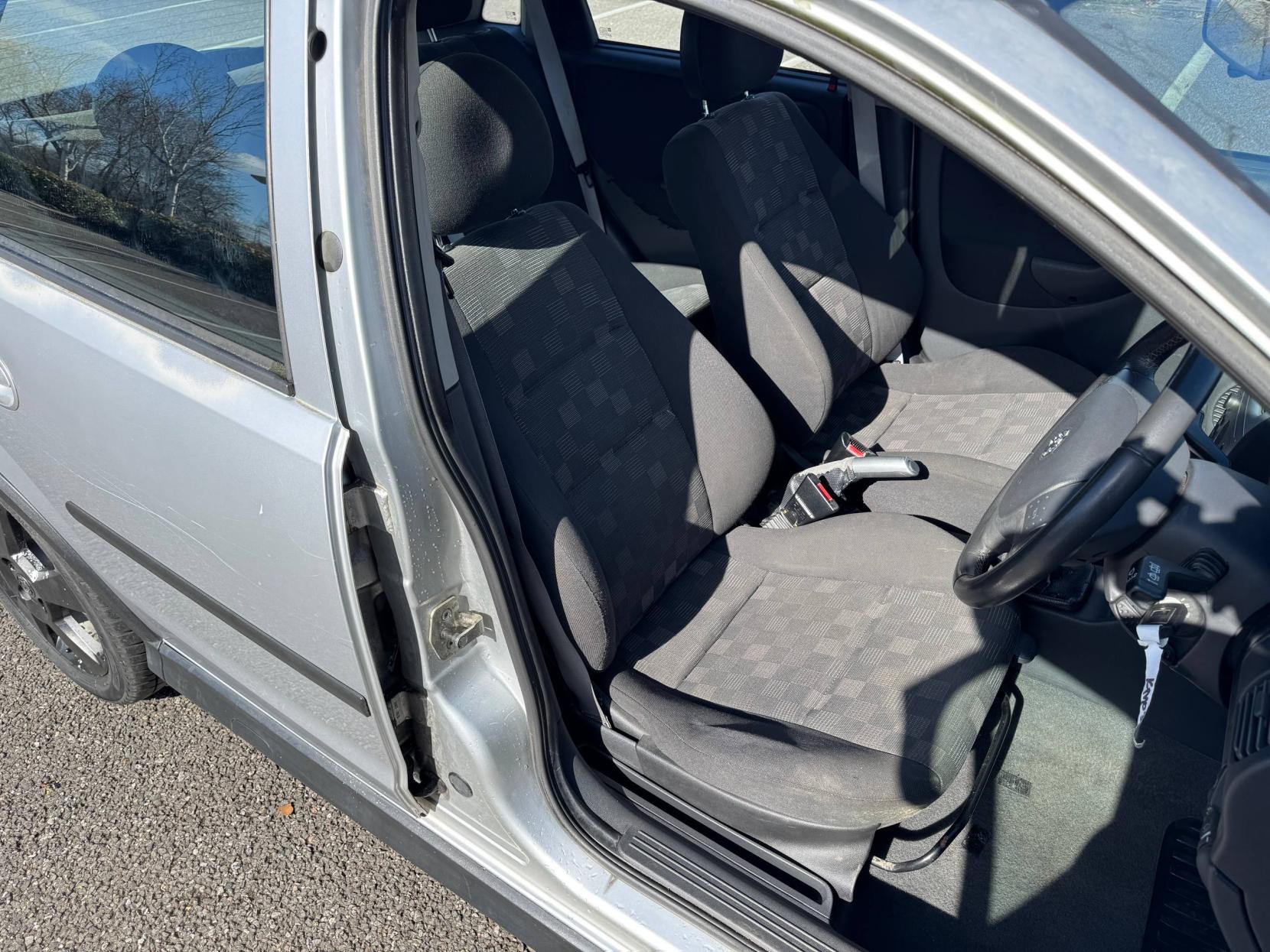 Vauxhall Corsa 1.4i 16v SRi Hatchback 5dr Petrol Manual (a/c) (173 g/km, 89 bhp)