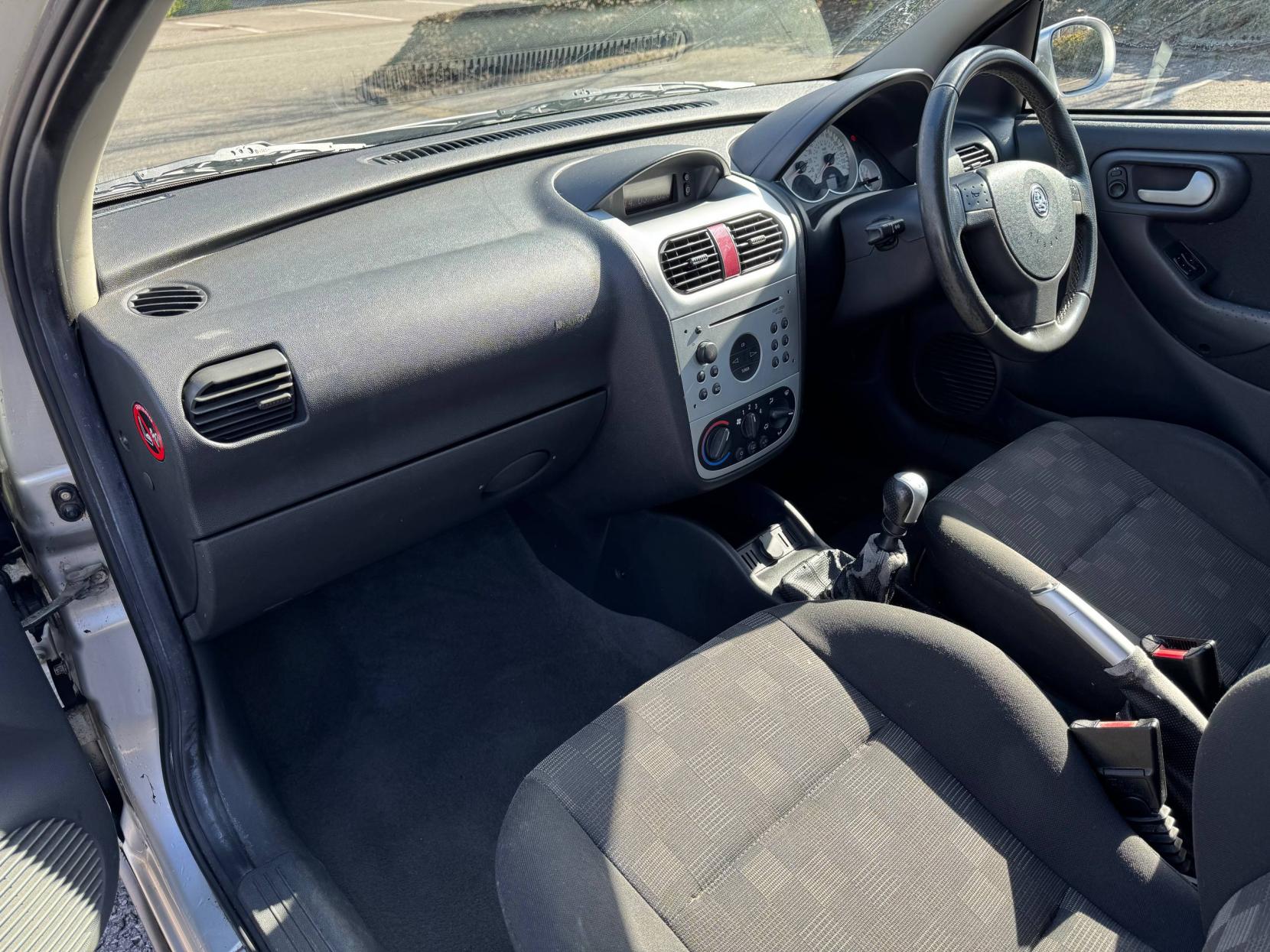 Vauxhall Corsa 1.4i 16v SRi Hatchback 5dr Petrol Manual (a/c) (173 g/km, 89 bhp)