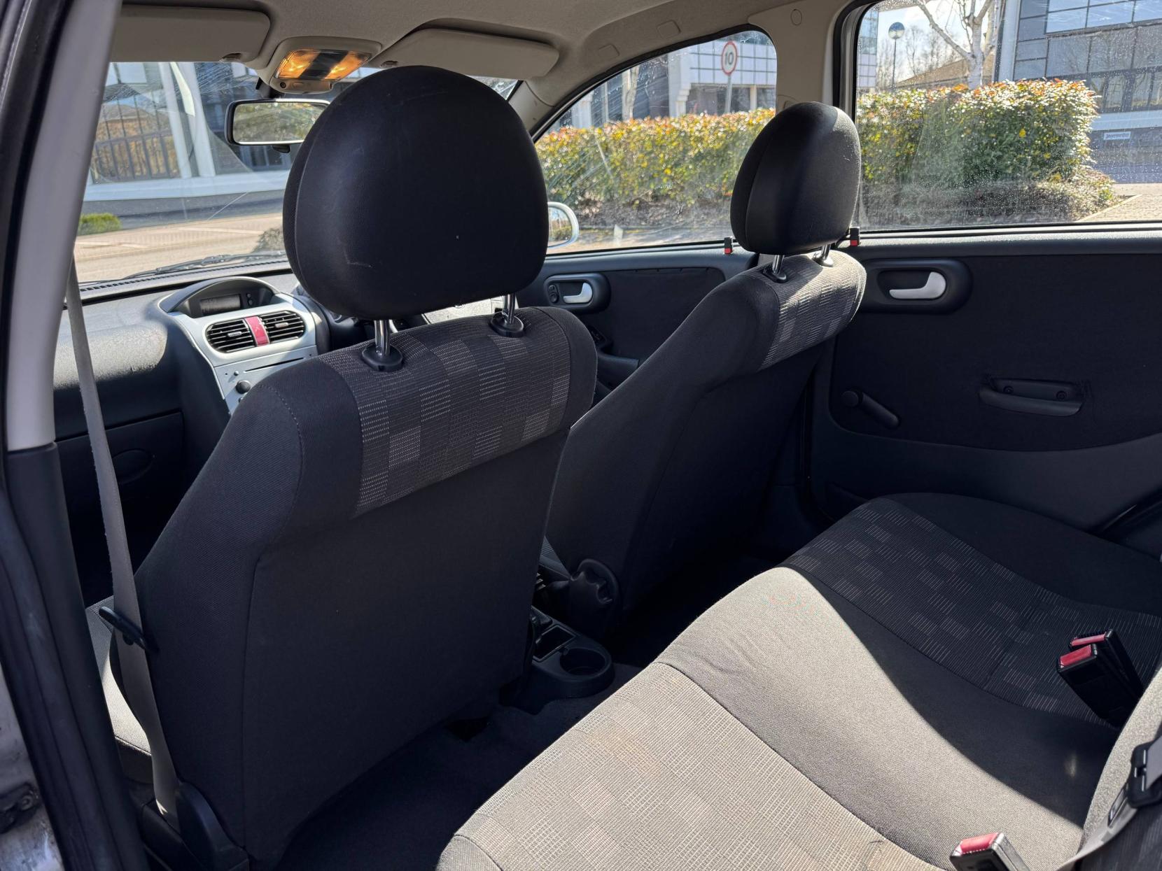 Vauxhall Corsa 1.4i 16v SRi Hatchback 5dr Petrol Manual (a/c) (173 g/km, 89 bhp)