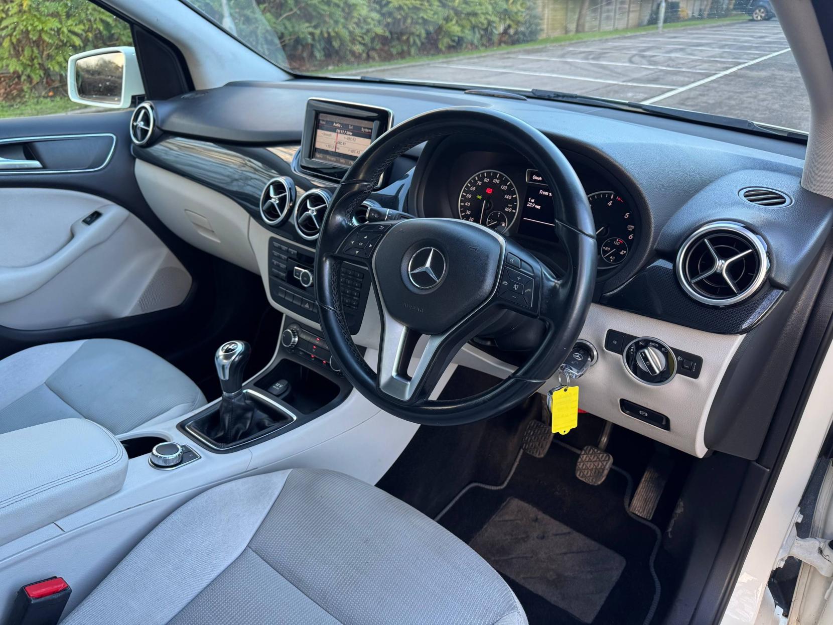 Mercedes-Benz B Class 1.8 B180 CDI BlueEfficiency SE MPV 5dr Diesel Manual Euro 5 (s/s) (109 ps)