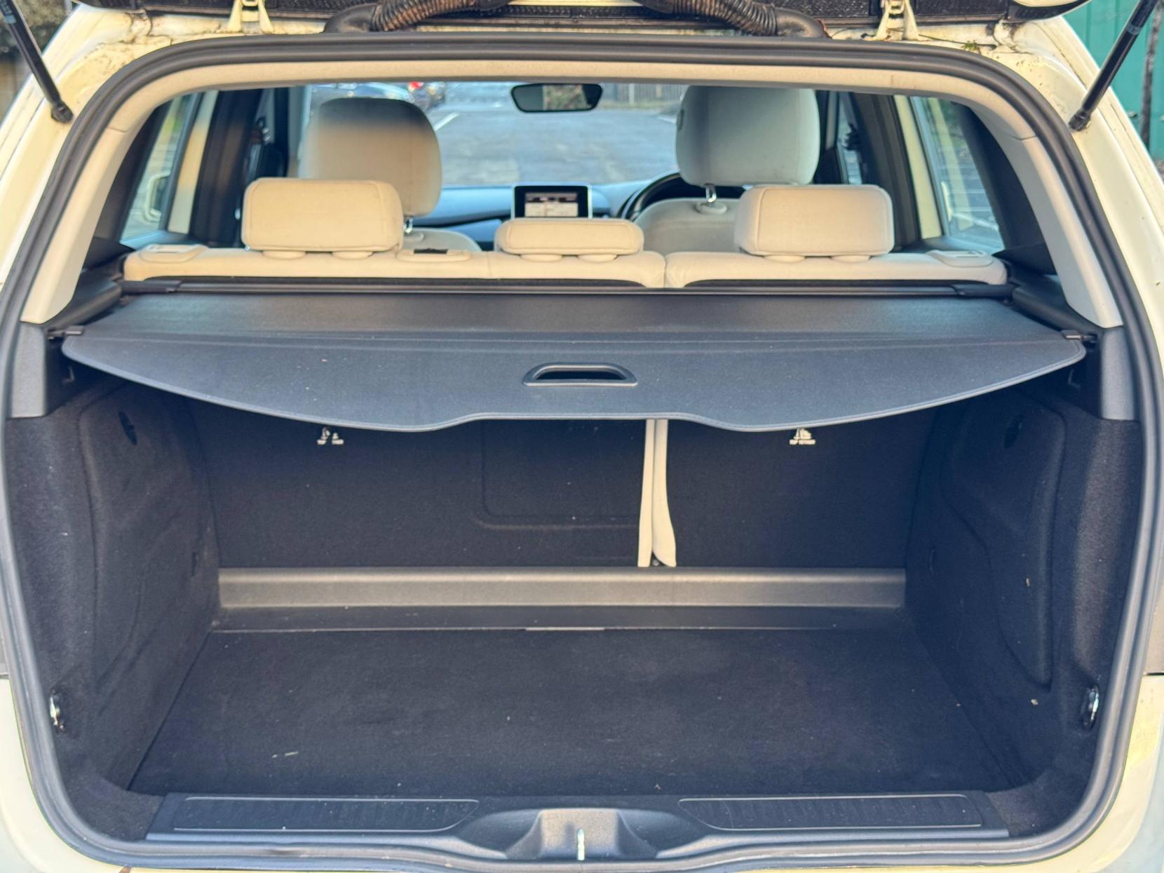 Mercedes-Benz B Class 1.8 B180 CDI BlueEfficiency SE MPV 5dr Diesel Manual Euro 5 (s/s) (109 ps)