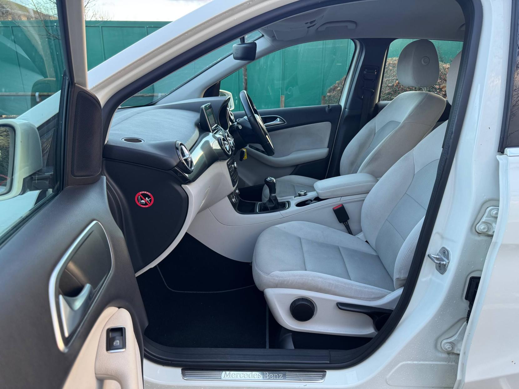 Mercedes-Benz B Class 1.8 B180 CDI BlueEfficiency SE MPV 5dr Diesel Manual Euro 5 (s/s) (109 ps)