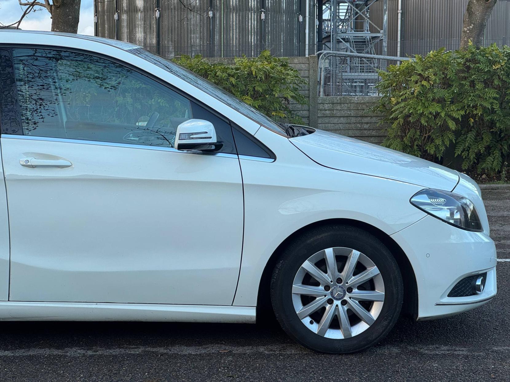 Mercedes-Benz B Class 1.8 B180 CDI BlueEfficiency SE MPV 5dr Diesel Manual Euro 5 (s/s) (109 ps)