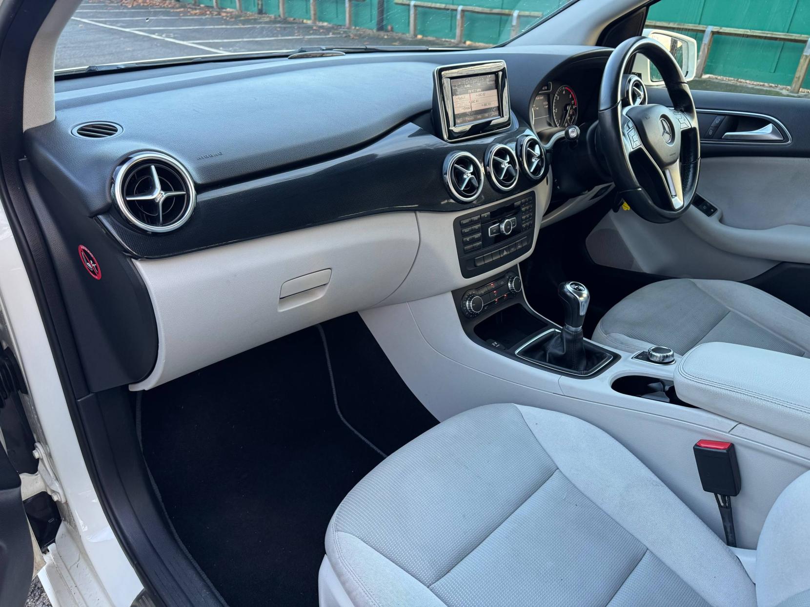 Mercedes-Benz B Class 1.8 B180 CDI BlueEfficiency SE MPV 5dr Diesel Manual Euro 5 (s/s) (109 ps)