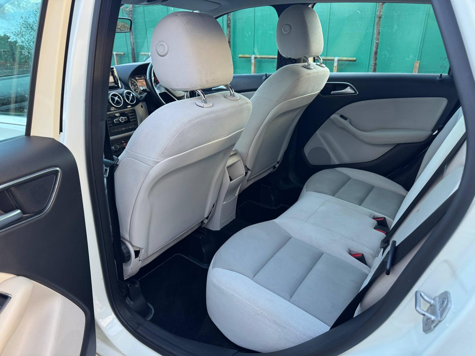 Mercedes-Benz B Class 1.8 B180 CDI BlueEfficiency SE MPV 5dr Diesel Manual Euro 5 (s/s) (109 ps)