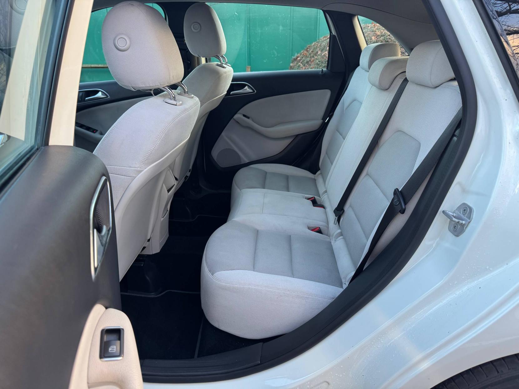 Mercedes-Benz B Class 1.8 B180 CDI BlueEfficiency SE MPV 5dr Diesel Manual Euro 5 (s/s) (109 ps)