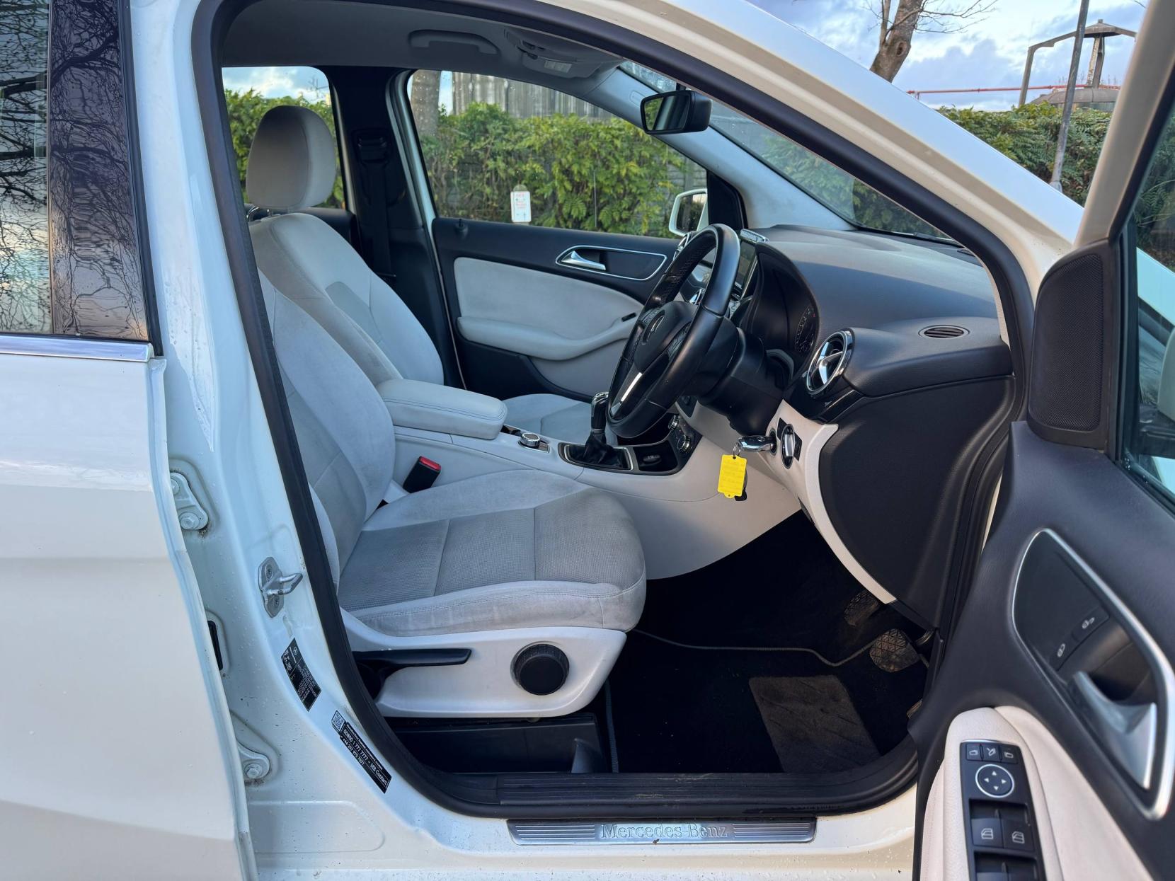 Mercedes-Benz B Class 1.8 B180 CDI BlueEfficiency SE MPV 5dr Diesel Manual Euro 5 (s/s) (109 ps)