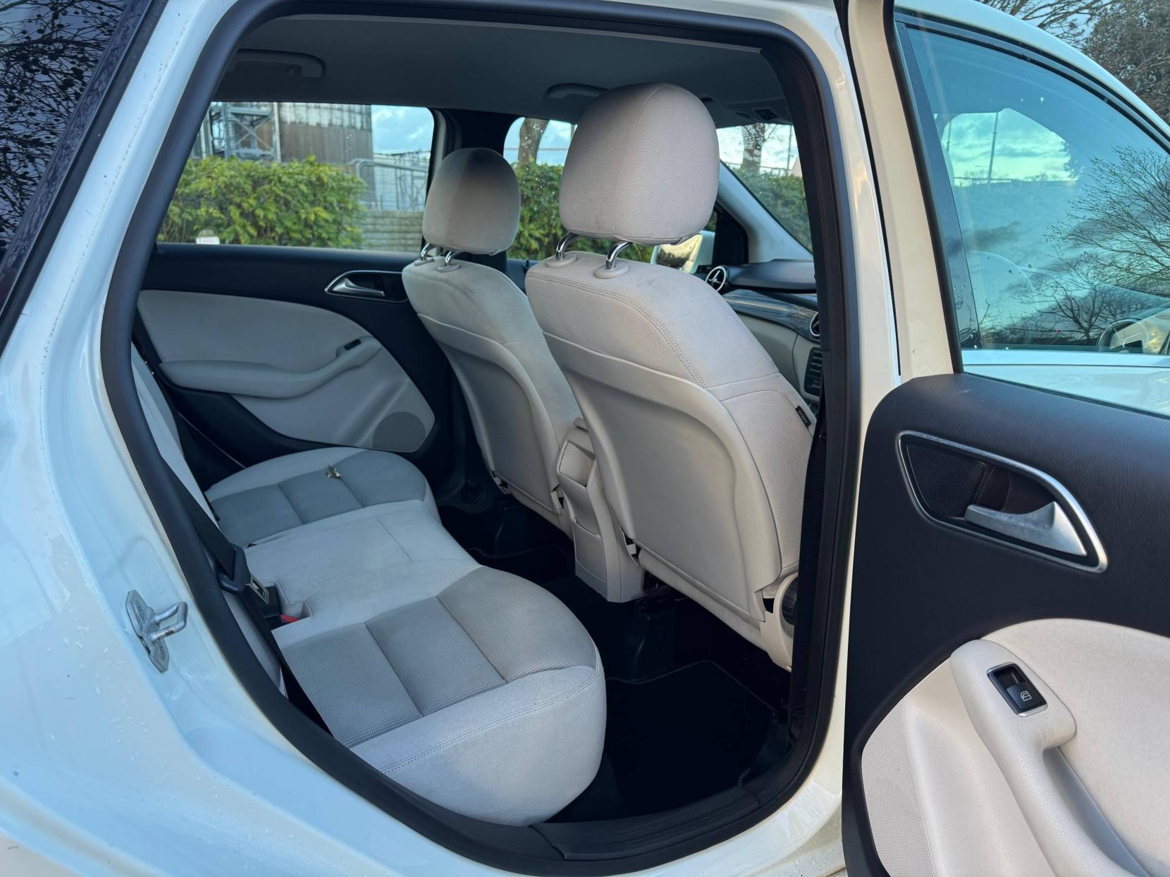 Mercedes-Benz B Class 1.8 B180 CDI BlueEfficiency SE MPV 5dr Diesel Manual Euro 5 (s/s) (109 ps)