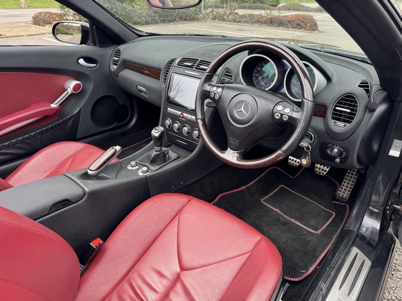 Mercedes-Benz SLK 3.5 SLK350 Convertible 2dr Petrol Manual (255 g/km, 272 bhp)