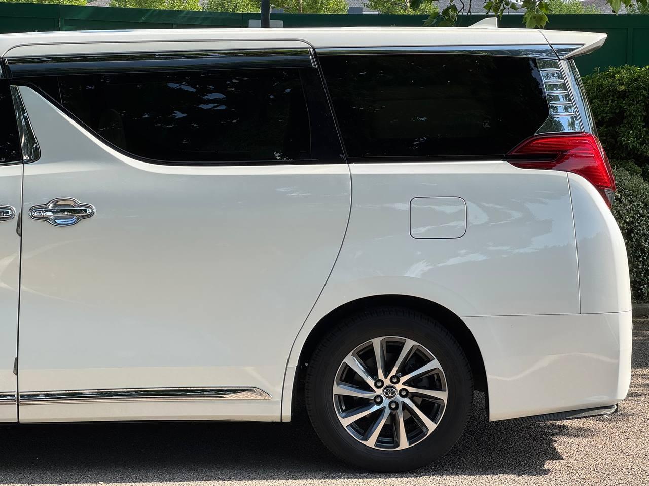 Toyota Alphard Toyota Alphard Executive Lounge Edition
