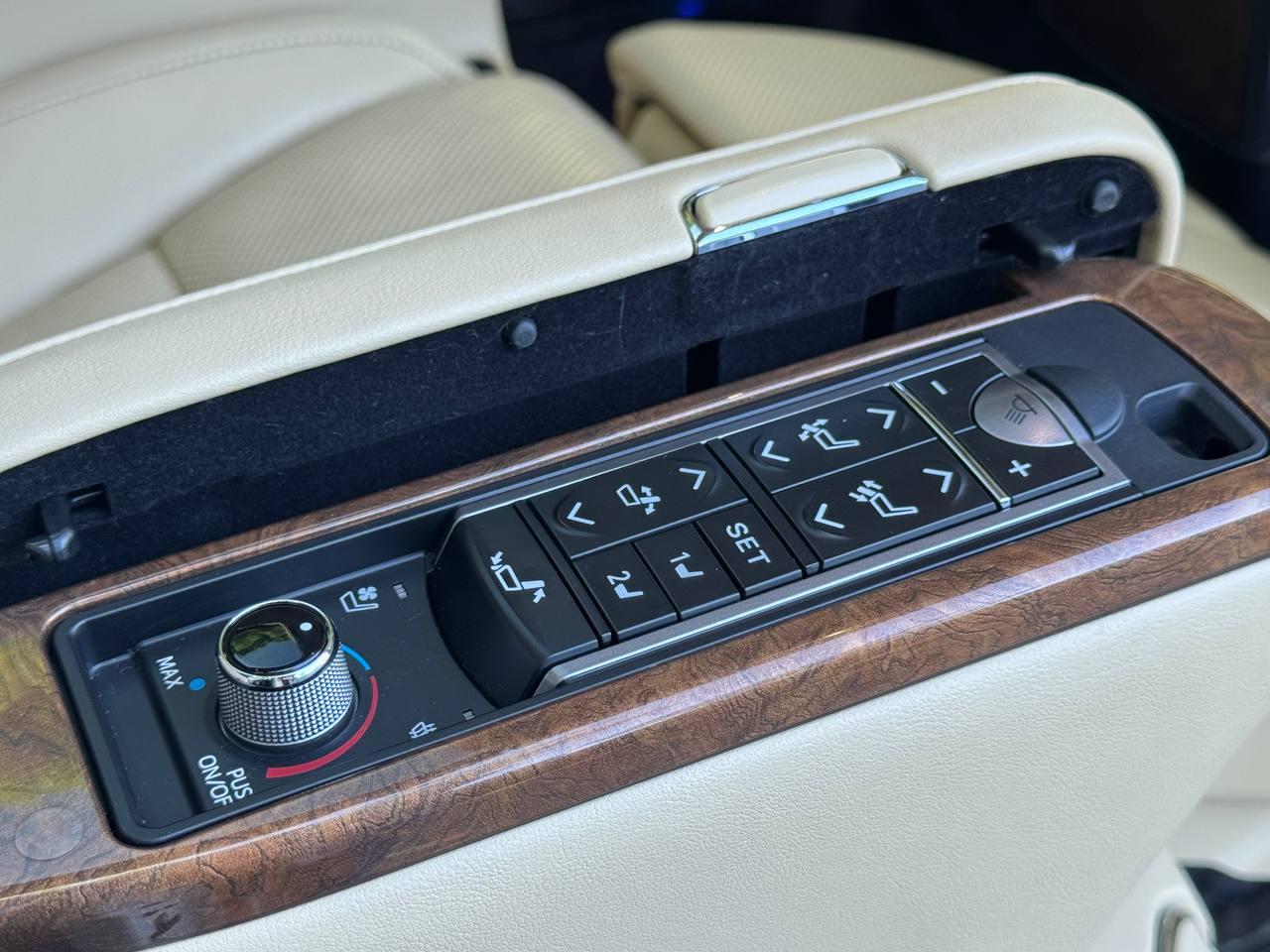Toyota Alphard Toyota Alphard Executive Lounge Edition