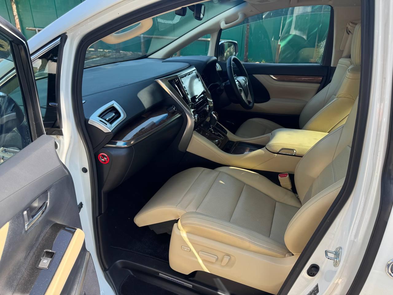 Toyota Alphard Toyota Alphard Executive Lounge Edition