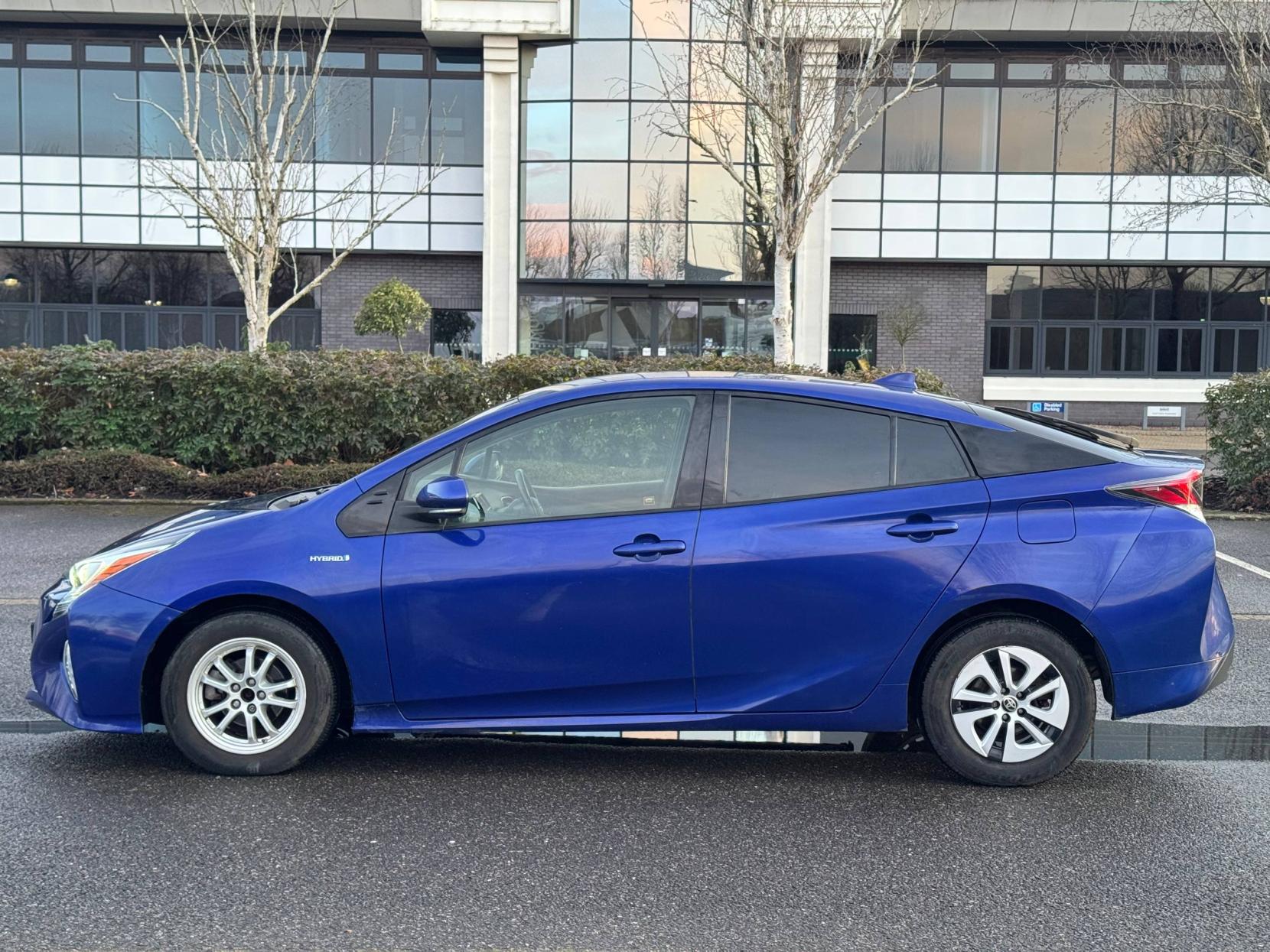 Toyota Prius 1.8 VVT-h Active Hatchback 5dr Petrol Hybrid CVT Euro 6 (s/s) (122 ps)