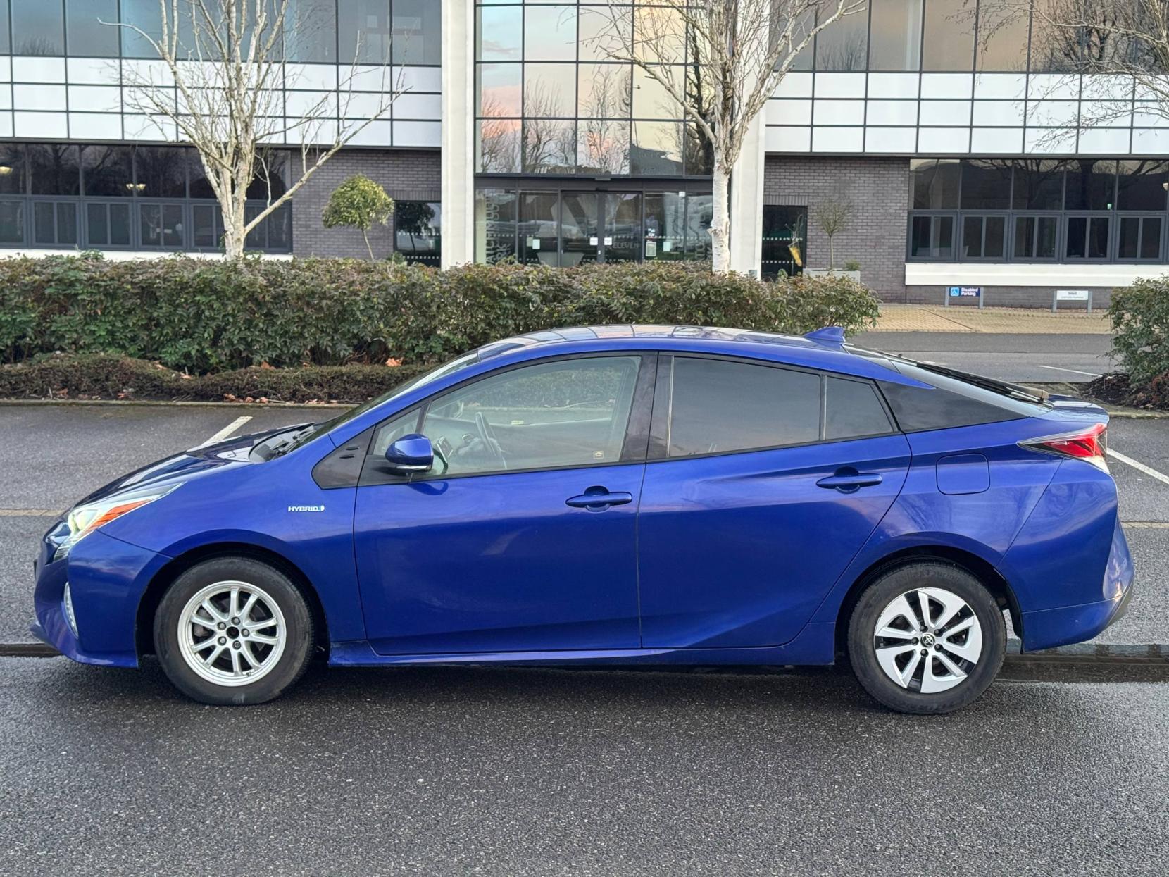 Toyota Prius 1.8 VVT-h Active Hatchback 5dr Petrol Hybrid CVT Euro 6 (s/s) (122 ps)