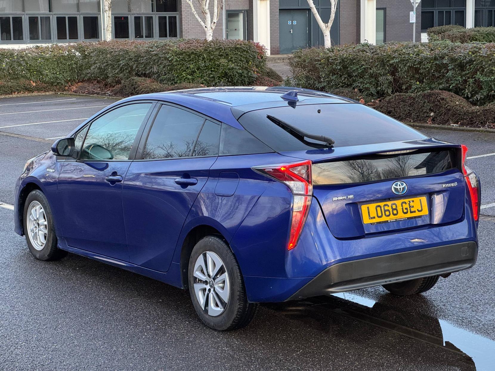 Toyota Prius 1.8 VVT-h Active Hatchback 5dr Petrol Hybrid CVT Euro 6 (s/s) (122 ps)