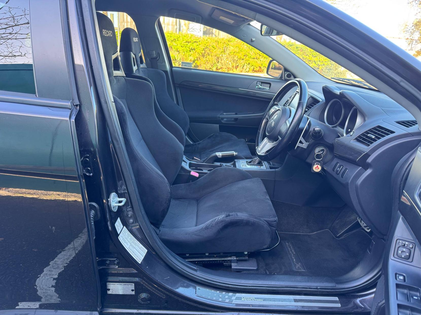 Mitsubishi Lancer 2.0T EVO X GSR FQ-300 Saloon 4dr Petrol SST 4WD Euro 4 (290 ps)