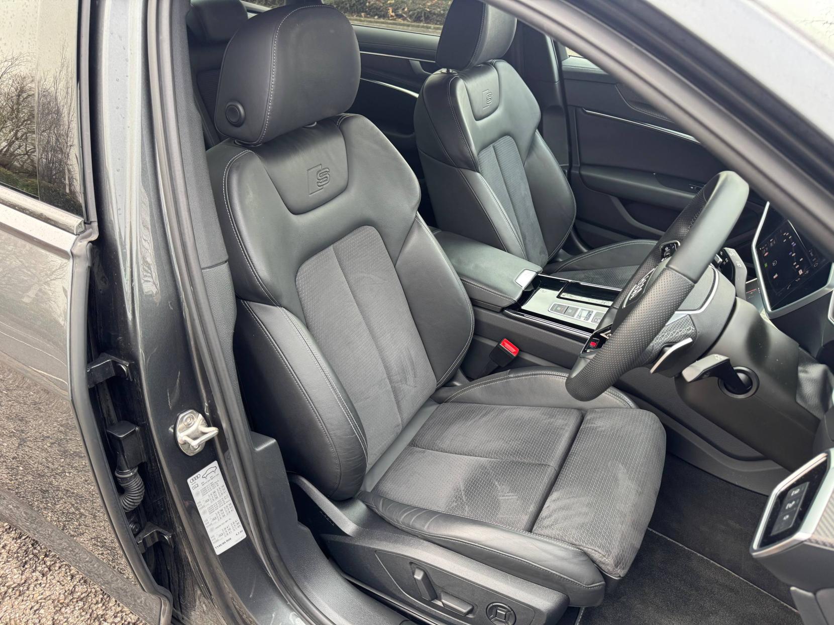 Audi A6 Saloon 2.0 TFSI 40 Black Edition Saloon 4dr Petrol S Tronic Euro 6 (s/s) (204 ps)