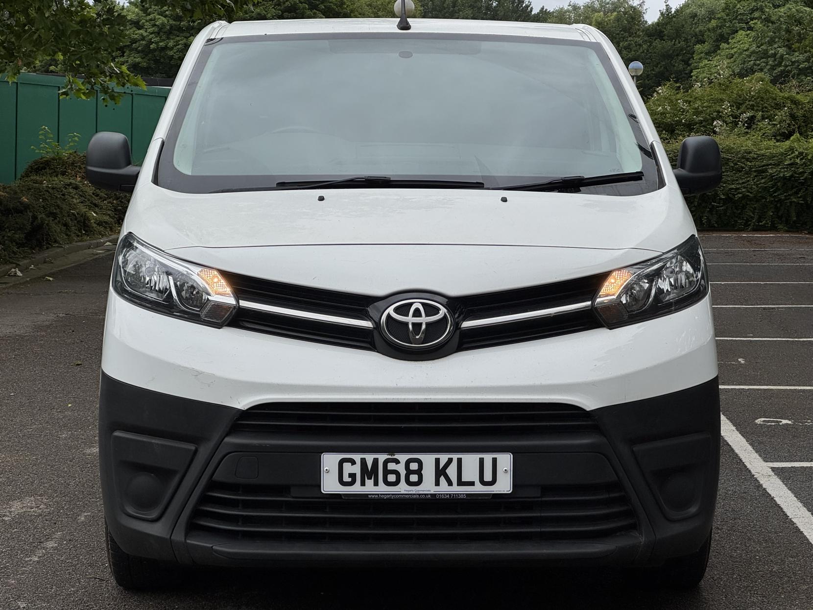 Toyota ProAce 2.0D Icon Medium Panel Van 6dr Diesel Manual MWB Euro 6 (s/s) (120 ps)